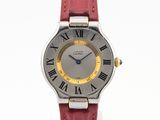 gros plan d'une montre-bracelet avec des chiffres romains