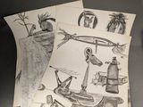 un dessin représentant un homme sur un bateau posé sur une table