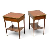 Paire de TABLES d'appoint en bois naturel, ouvrant à un tiro… (photo 3)