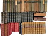 un grand nombre de livres empilés les uns sur les autres