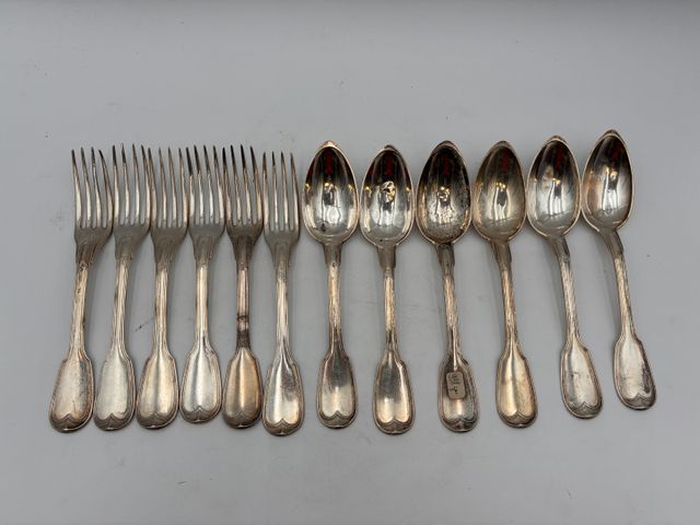 Argent Vieillard : ménagère modèle au filet comprenant 6 fourchet...