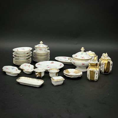 Petit service de table pour poupée en porcelaine dorée et ém…