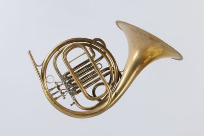 Cor d'harmonie en Fa, en laiton, à trois palettes ; estampil… - Photo 1