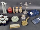 many different items that are sitting on a table