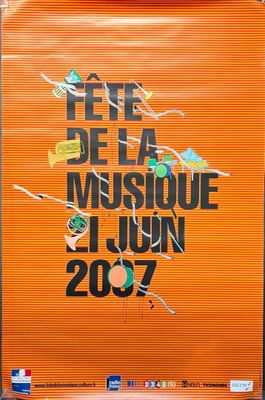 une porte orange avec une pancarte indiquant « Let's not play music – tourner au 2077 »
