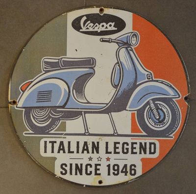 une enseigne sur le côté d'un immeuble sur laquelle on peut lire « Légende italienne »