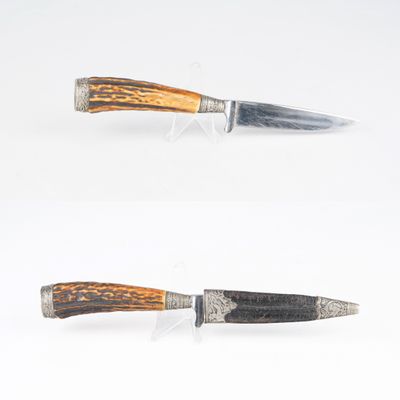 deux types de couteaux différents posés sur une surface blanche