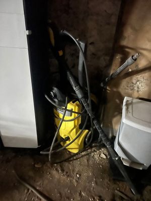 a yellow and black power cord and a yellow and black box