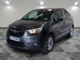la photo d'une voiture noire garée dans un garage