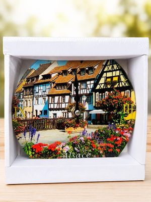 la photo d'une photo représentant une maison dans un cadre blanc