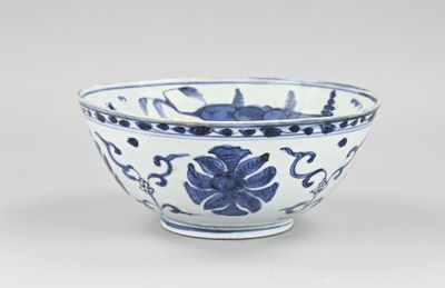 chinese blue and white bowl with floral decoration
