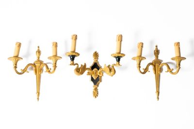 Paire d'appliques de style Louis XVI en bronze doré éclairan…