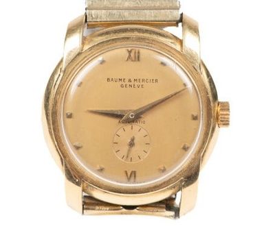 une image d'une montre en gros plan sur fond blanc