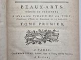 un vieux livre avec un titre en noir et blanc