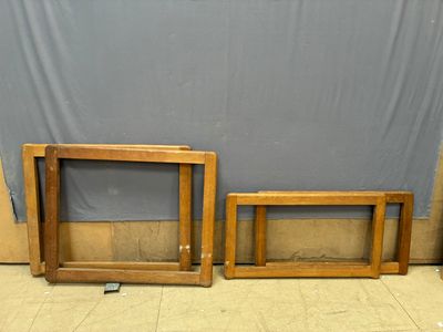 Deux ensembles de tête et de pied de lit en bois de teck Tra…