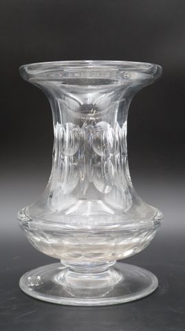 Vase de forme balustre en cristal, H : 25. Marque au tampon sous ...