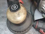 a sander that is sitting on the floor next to a sander