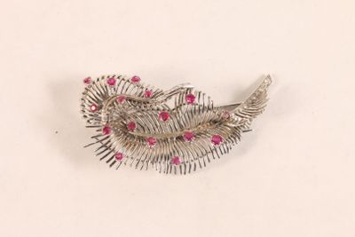 Broche en or gris 750 ‰ en forme de plume sertie de deux lig… - Photo 1