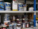 many different paint colors on the shelves in the store