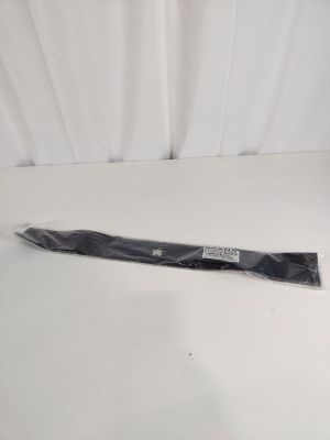 un couteau en plastique noir posé sur une table blanche