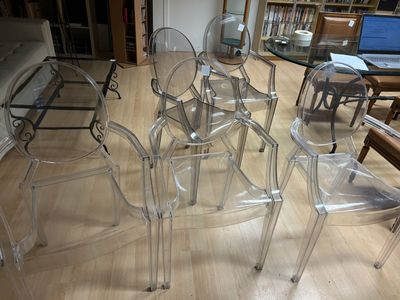 Philippe Stark. Paire de fauteuils Louis Ghost en plexiglas …