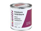 gros plan d'un pot de peinture sur fond blanc