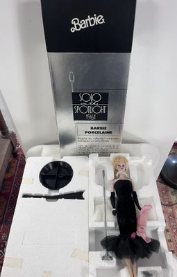 MATTEL- BARBIE Porcelaine, SOLO in the Spotlight 1961 édition limitée  - Photo 1