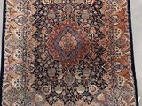 un ancien tapis persan à motif de médaillon