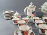 many cups and saucers that are sitting on the table