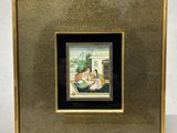 un cadre doré contenant un tableau représentant une femme et deux enfants