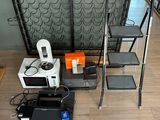 beaucoup d'appareils électroniques posés sur le sol