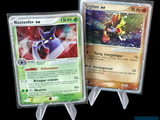 deux cartes Pokémon exposées sur un fond noir