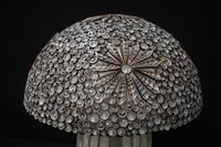 Jolie lampe en forme de champignon réalisée à partir de coqu… (photo 3)
