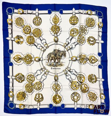 foulard carré bleu et blanc représentant un homme à cheval