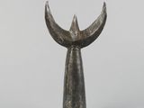 an image of a metal object with a bird ' s head on it