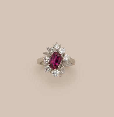 une bague à rubis et diamants