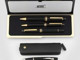 un ensemble de stylos et de crayons noir et or, présenté dans un étui noir