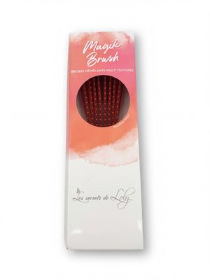 un emballage contenant un pinceau rose dans une boîte blanche