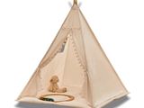 une image représentant un tipi avec un ours en peluche à l'intérieur