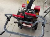 a small machine that is sitting on the ground