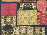 une couette composée de nombreux morceaux de tissu différents
