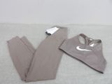 Ensemble composé d'une brassière de sport Nike pour femme et d'un legging