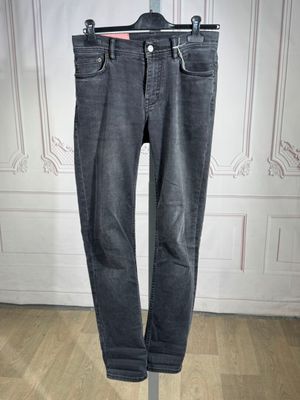 ACNE STUDIO - Jean's de forme légèrement slim, denim gris.