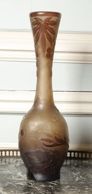 a vase that is sitting on a marble table