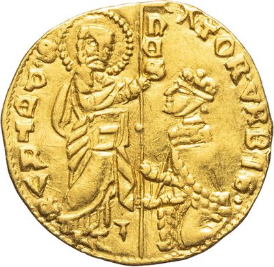 une pièce d'or avec l'image d'un homme tenant une épée
