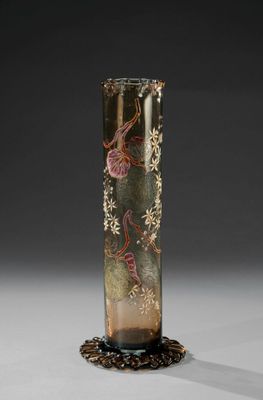 Emile GALLE (1846-1904) Vase rouleau en verre ambré à décor …