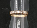 une image représentant une bague sertie de trois diamants