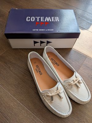 Paire de chaussures de marque COTE MER
