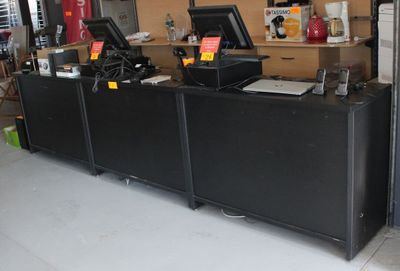 COMPTOIR D'ACCUEIL Comprenant trois éléments en stratifié no…