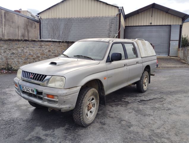 Véhicule particulier MITSUBISHI L200, immatriculé BS-042-NW, 1ère...